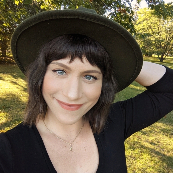 Meet your Posher, Steph - Picture 1 of 1